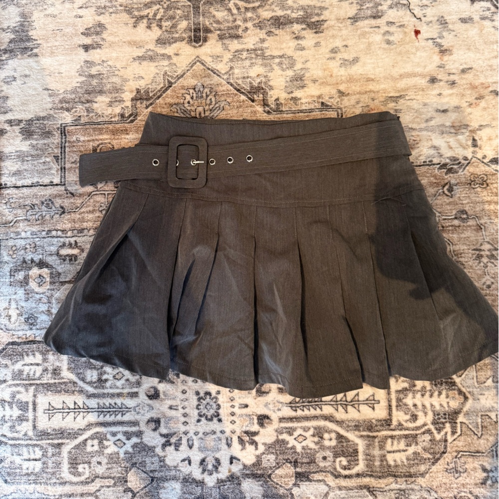 Pleated Skirt with belt